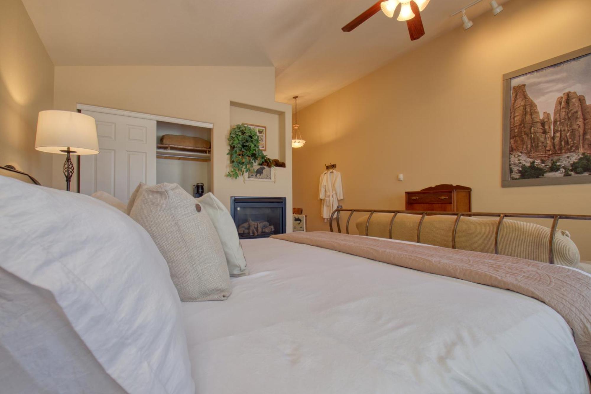 グランド・ジャンクション Castle Creek Manor Bed & Breakfast エクステリア 写真
